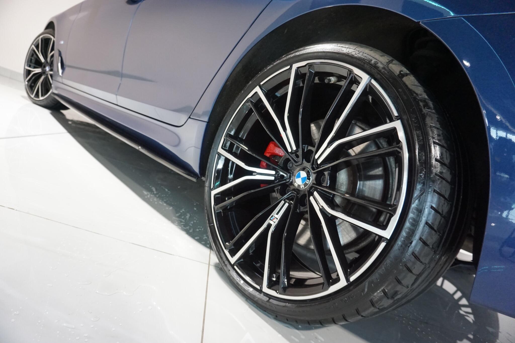 BMW 5 Series 3.0 530d MHT M Sport Saloon 4dr Diesel Hybrid Steptronic xDrive Euro 6 (s/s) (286 ps)